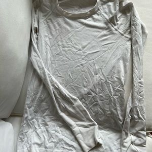 Lululemon long sleeve swift tech size 6 white
